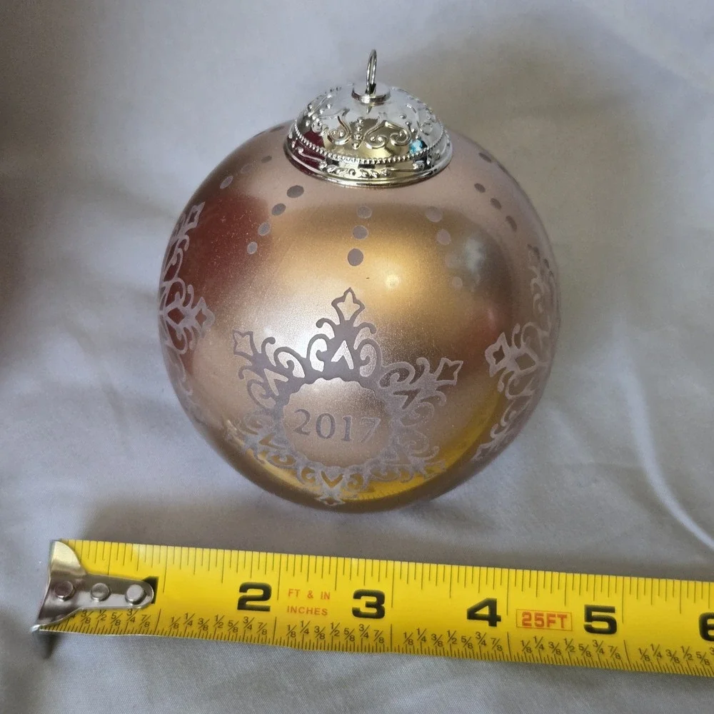 Hallmark Keepsake 2017 Christmas Commemorative Ornament QX9322 w/ Box 5th Series